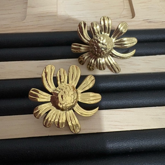 Gold Floral Earrings - Picture 3 of 4